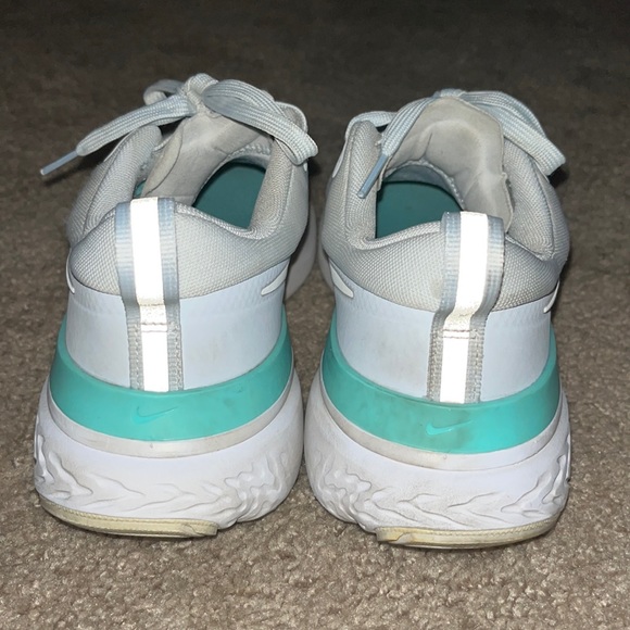 Worn Nike react sneakers women’s size 9 - Picture 3 of 6